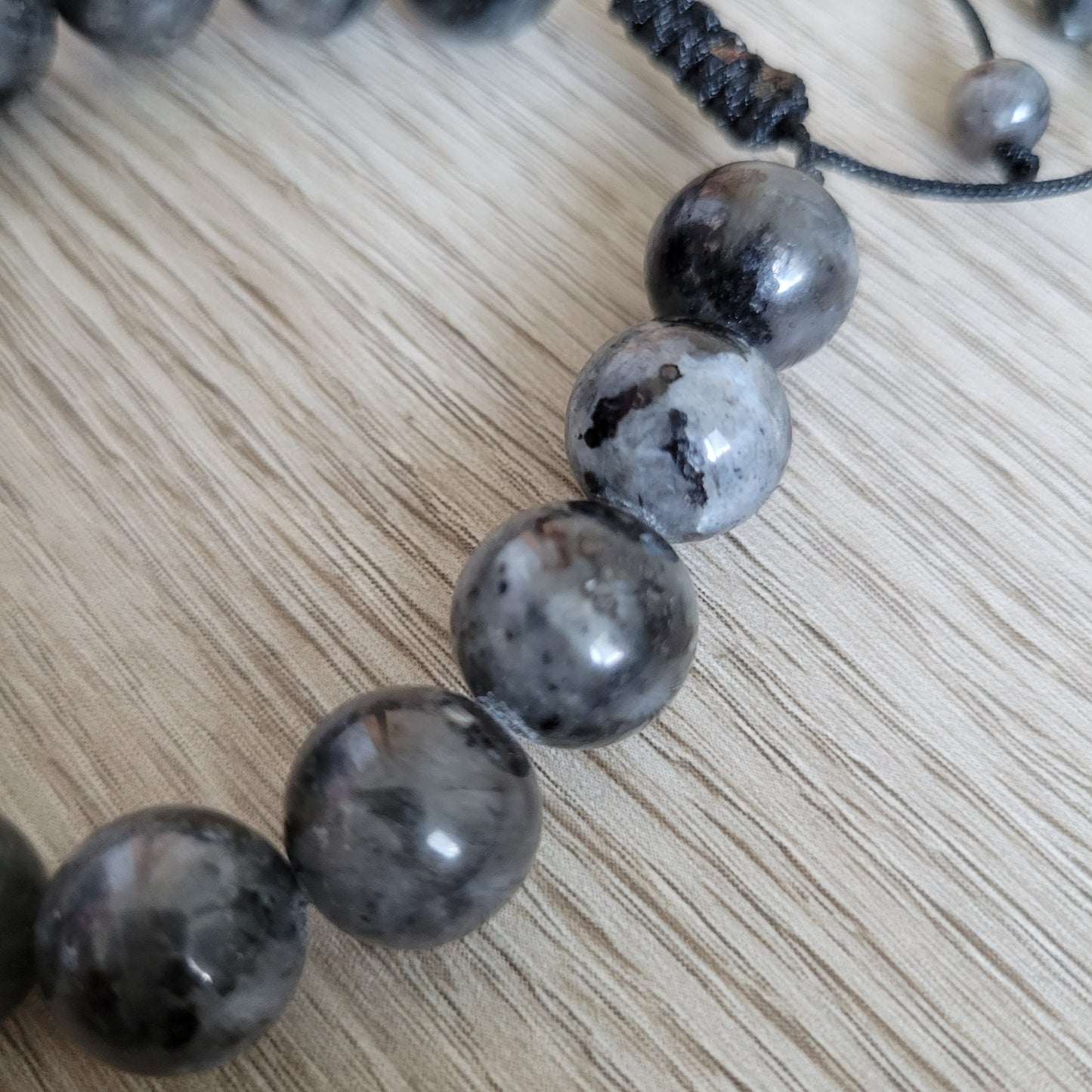 BLACK LABRADORITE 12MM PULL