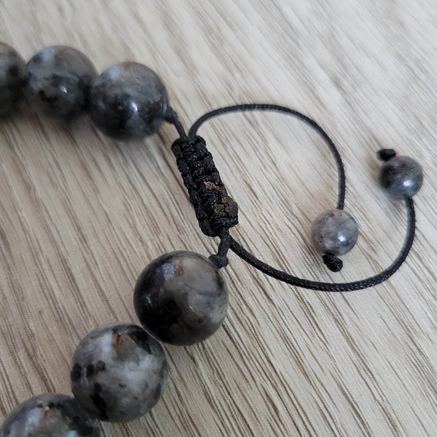 BLACK LABRADORITE 12MM PULL