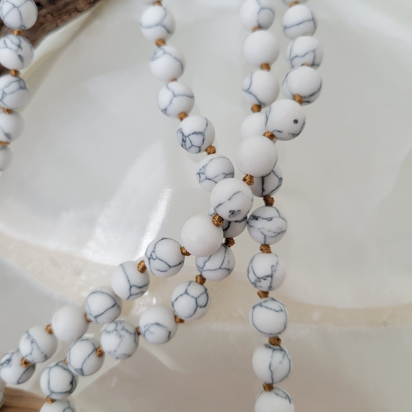 WHITE HOWLITE MAT NECKLACE 60"